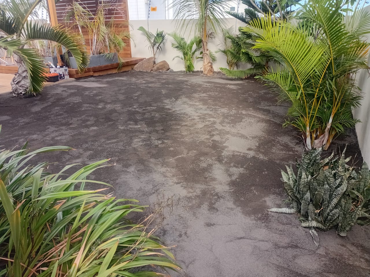 Cleaning and levelling